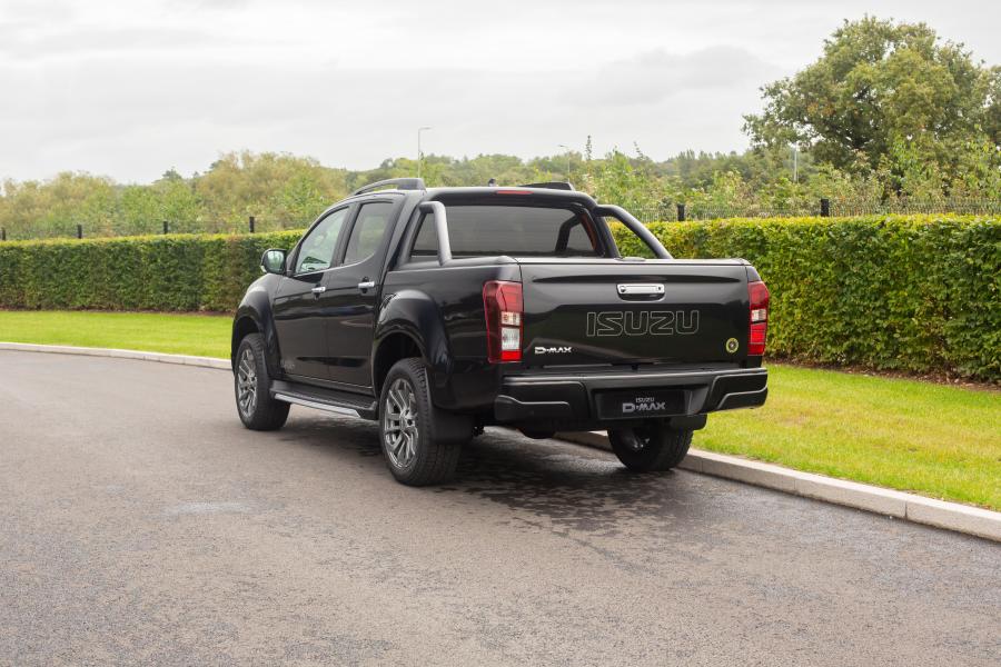  Isuzu D-Max Blade+ Double Cab 2019 года  (UK) (фото 5 из 12)